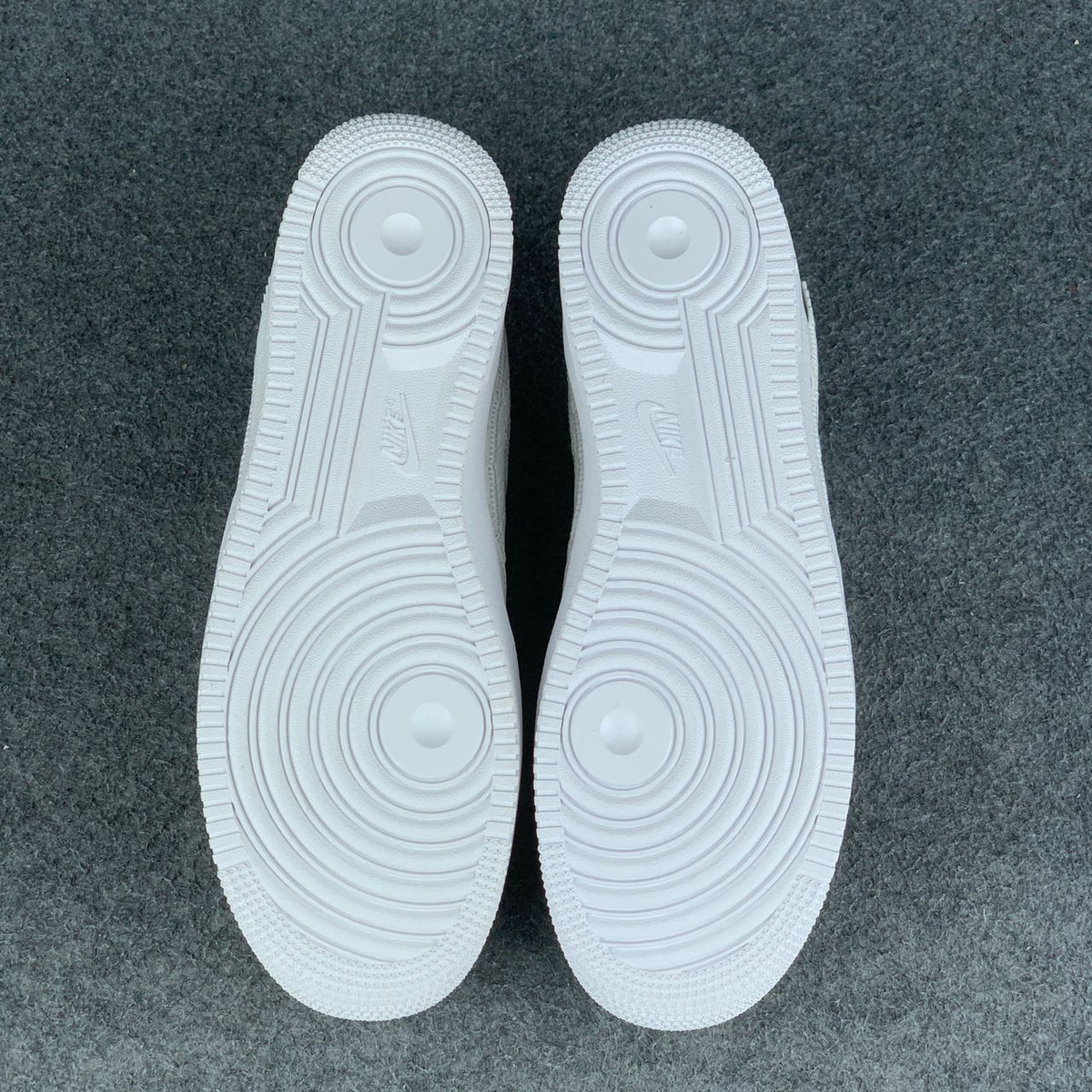 LV Air Force 1 Low 'Triple White'